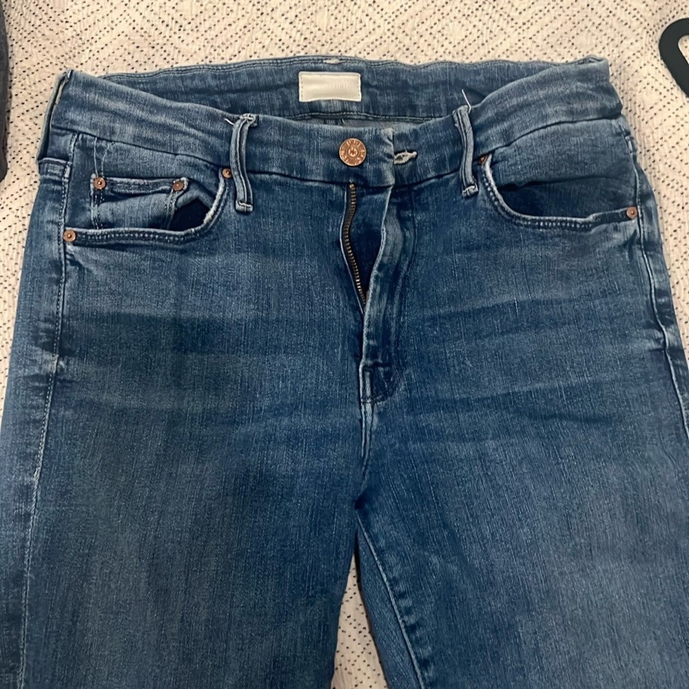 MOTHER Looker Ankle Fray Jeans in Groovin